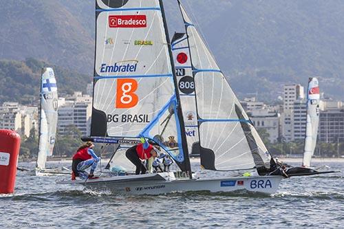 Atuais campeãs mundiais na 49erFX, Martine Grael e Kahena Kunze iniciam nessa segunda-feira (dia 16) a busca pelo bicampeonato / Foto: Fred Hoffmann/CBVela 